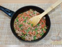 Фото приготовления рецепта: Макароны с тунцом и зелёным горошком в томатном соусе - шаг №6