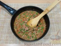 Фото приготовления рецепта: Макароны с тунцом и зелёным горошком в томатном соусе - шаг №8