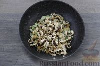 Фото приготовления рецепта: Картофельная запеканка с грибами и шпинатом - шаг №5