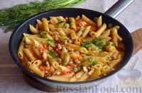 Фото приготовления рецепта: Макароны с фаршем и овощами в томатном соусе (на сковороде) - шаг №10