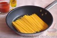 Фото приготовления рецепта: Спагетти с овощами и сыром (на сковороде) - шаг №3