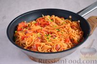 Фото приготовления рецепта: Спагетти с овощами и сыром (на сковороде) - шаг №9