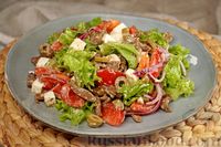 Фото к рецепту: Салат с говядиной, фетой, помидорами и оливками