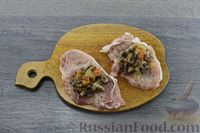 Фото приготовления рецепта: Рулетики из свинины с грибами и помидорами (в духовке) - шаг №8