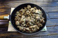 Фото приготовления рецепта: Паштет из куриных желудков, с овощами и грибами - шаг №9