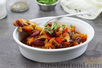 Фото к рецепту: Консервированная фасоль с овощами в томатном соусе (на сковороде)