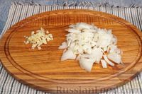 Фото приготовления рецепта: Рыба, тушенная с фасолью в томатном соусе - шаг №3