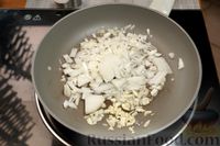 Фото приготовления рецепта: Рыба, тушенная с фасолью в томатном соусе - шаг №4