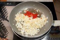Фото приготовления рецепта: Рыба, тушенная с фасолью в томатном соусе - шаг №6