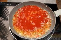 Фото приготовления рецепта: Рыба, тушенная с фасолью в томатном соусе - шаг №7
