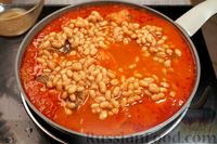 Фото приготовления рецепта: Рыба, тушенная с фасолью в томатном соусе - шаг №10