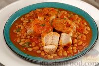Фото приготовления рецепта: Рыба, тушенная с фасолью в томатном соусе - шаг №12