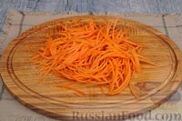 Фото приготовления рецепта: Салат из капусты с сельдереем, морковью, грушей и апельсиновой заправкой - шаг №4