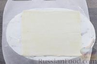 Фото приготовления рецепта: Слоёный рулет с ветчиной и сыром - шаг №2