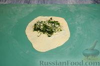 Фото приготовления рецепта: Кутабы с сулугуни и зеленью (на сухой сковороде) - шаг №9