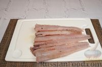 Фото приготовления рецепта: Рыбные тефтели в томатном соусе - шаг №2