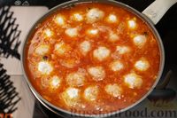 Фото приготовления рецепта: Рыбные тефтели в томатном соусе - шаг №13