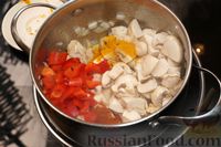 Фото приготовления рецепта: Куриный суп с кукурузой, грибами, сладким перцем и сливками - шаг №6