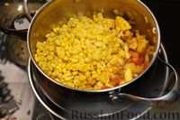 Фото приготовления рецепта: Куриный суп с кукурузой, грибами, сладким перцем и сливками - шаг №7