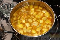 Фото приготовления рецепта: Куриный суп с кукурузой, грибами, сладким перцем и сливками - шаг №8