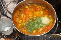 Фото приготовления рецепта: Куриный суп с кукурузой, грибами, сладким перцем и сливками - шаг №11