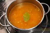 Фото приготовления рецепта: Сырный суп с зелёным горошком и вермишелью - шаг №5