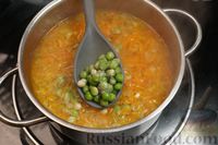 Фото приготовления рецепта: Сырный суп с зелёным горошком и вермишелью - шаг №6