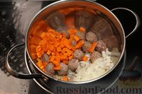 Фото приготовления рецепта: Суп с фрикадельками, рисом и овощами - шаг №6