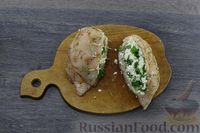 Фото приготовления рецепта: Кармашки из куриного филе с творогом, сыром и шпинатом (на сковороде) - шаг №7