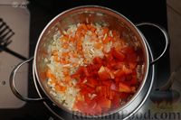 Фото приготовления рецепта: Овощной суп с молодой капустой, сладким перцем и сельдереем - шаг №8