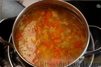 Фото приготовления рецепта: Овощной суп с молодой капустой, сладким перцем и сельдереем - шаг №13