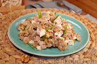 Фото к рецепту: Салат с курицей, шампиньонами, грецкими орехами и яйцами