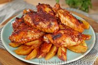 Фото к рецепту: Картофель, запечённый с куриными крылышками в соево-томатном соусе