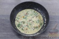 Фото приготовления рецепта: Куриное филе с грибами и шпинатом в сливочно-сырном соусе - шаг №16