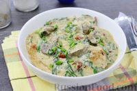 Фото приготовления рецепта: Куриное филе с грибами и шпинатом в сливочно-сырном соусе - шаг №17