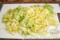 Фото приготовления рецепта: Щи из молодой капусты с помидорами (на курином бульоне) - шаг №9