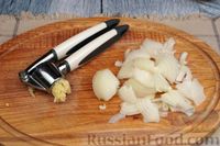 Фото приготовления рецепта: Овощной салат с сыром и беконом - шаг №4