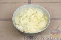 Фото приготовления рецепта: Овощной салат с сыром и беконом - шаг №5