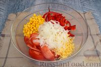 Фото приготовления рецепта: Овощной салат с сыром и беконом - шаг №11