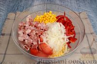 Фото приготовления рецепта: Овощной салат с сыром и беконом - шаг №12