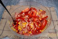 Фото приготовления рецепта: Овощной салат с сыром и беконом - шаг №14