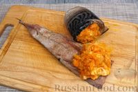 Фото приготовления рецепта: Запечённые рулетики из скумбрии с морковью, сыром и аджикой - шаг №12