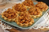 Фото к рецепту: Песочные тарталетки с орехами и варёной сгущёнкой