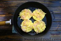 Фото приготовления рецепта: Куриные котлеты с картофелем, в томатно-сметанном соусе - шаг №10