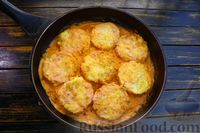 Фото приготовления рецепта: Куриные котлеты с картофелем, в томатно-сметанном соусе - шаг №18
