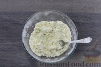 Фото приготовления рецепта: Закрытый пирог с яйцами и зелёным луком, из рубленого теста на сметане - шаг №7