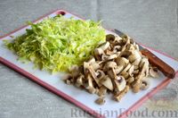 Фото приготовления рецепта: Тушёная капуста с чечевицей и грибами - шаг №6