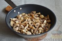 Фото приготовления рецепта: Тушёная капуста с чечевицей и грибами - шаг №7