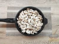 Фото приготовления рецепта: Картофельная запеканка с грибами - шаг №8