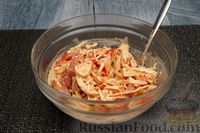 Фото приготовления рецепта: Салат с крабовыми палочками, помидорами, сельдереем и сыром - шаг №10